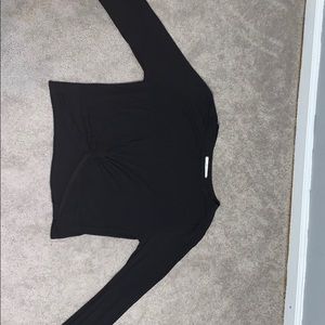 black long sleeve crop top 🖤🖤